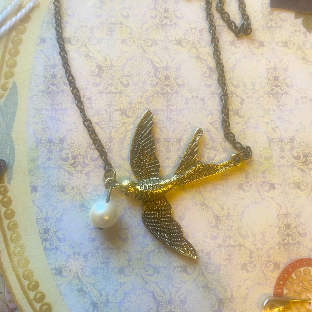 Brass color swallow necklace with pearl